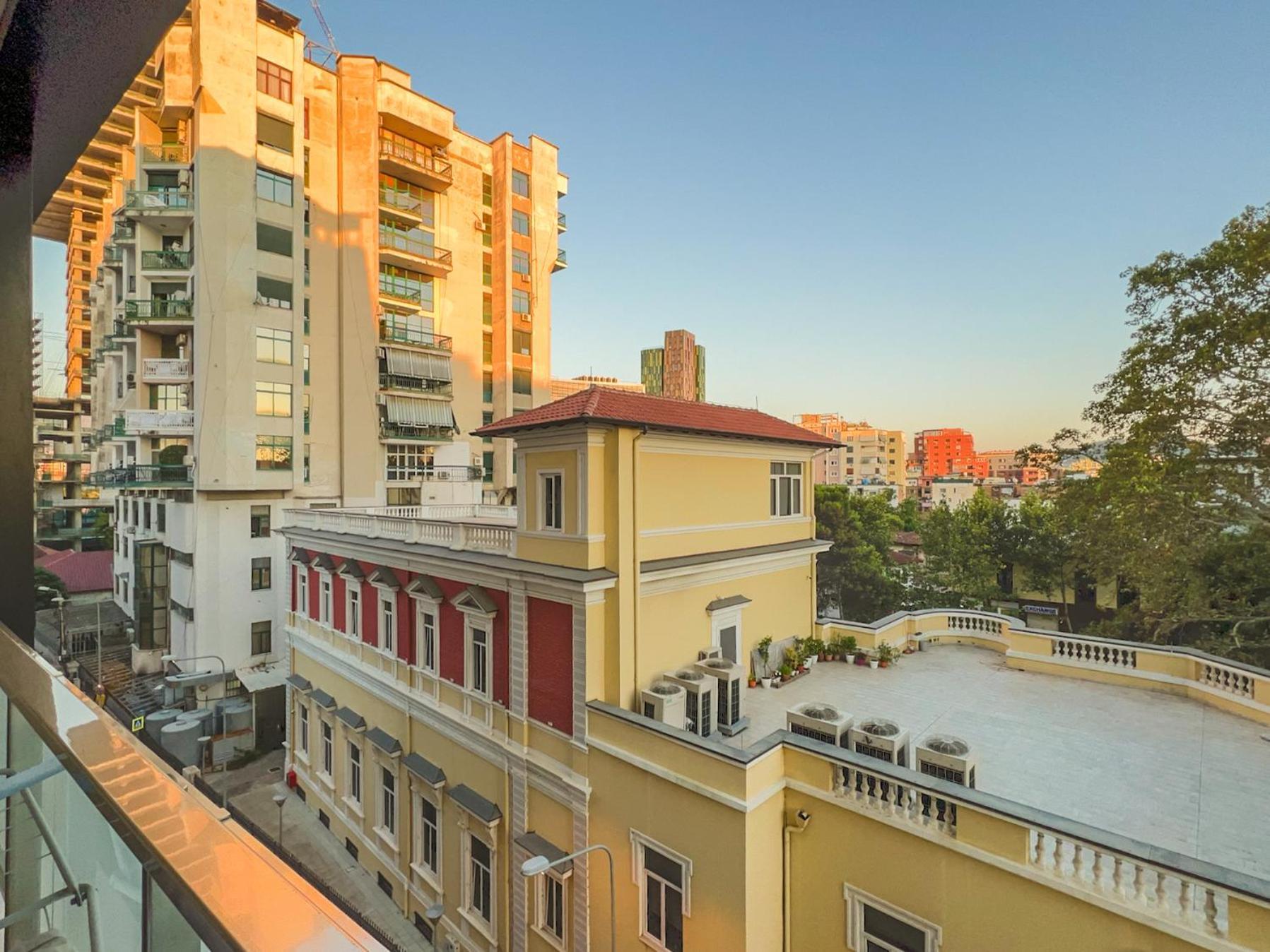 Downtown Grand Comfort Tirana Esterno foto
