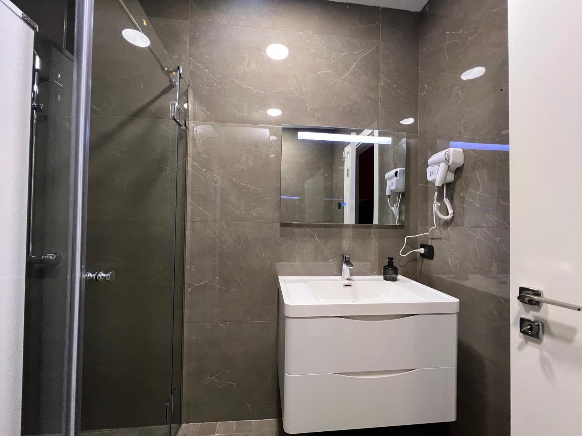 Downtown Grand Comfort Tirana Esterno foto